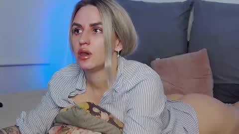 Foxy Kimmi online show from April 6, 5:19 am