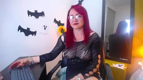 Foxy miilf online show from November 3, 12:50 pm