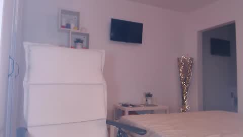 Adela - Single mom. 40 y online show from June 8, 6:36 am