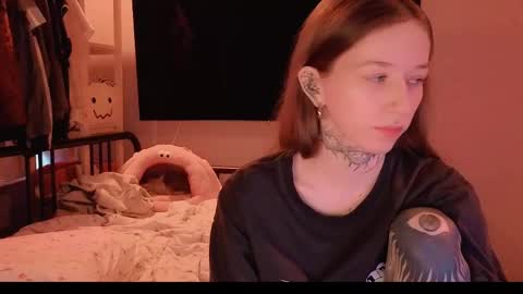Snapshot of fran_bow chatting on April 28, 1:16 pm fran_bow online show from April 28, 1:16 pm