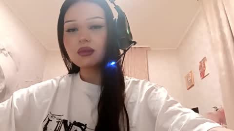 Snapshot of francedoegg chatting on February 27, 4:51 pm Alice online show from February 27, 4:51 pm