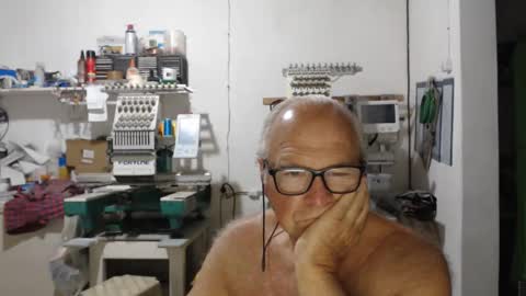 Snapshot of francisco727 chatting on February 9, 4:38 am francisco727 online show from February 9, 4:38 am