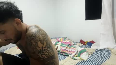 frankdanielsmolano online show from June 26, 4:17 am