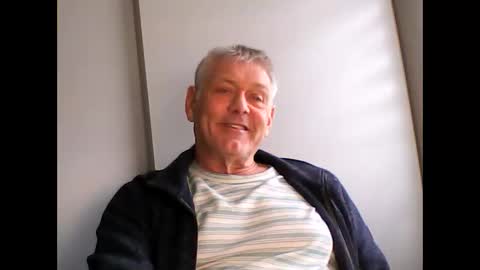 frannkboy61 online show from May 3, 4:46 pm