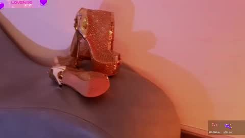 Snapshot of fransheskarossi_ chatting on June 7, 11:36 am Fransheska online show from June 7, 11:36 am