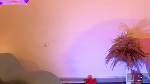Snapshot of fransheskarossi_ chatting on June 20, 11:24 am Fransheska online show from June 20, 11:24 am