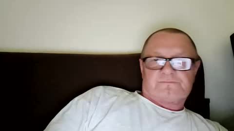 Wolfi online show from May 24, 11:37 am