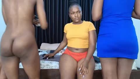 freaky_bunnies online show from February 20, 7:25 pm