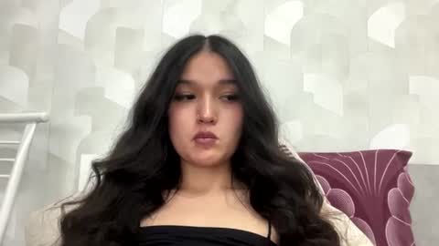 Mia online show from June 29, 10:15 am