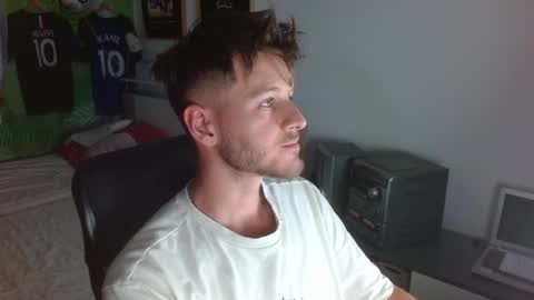 Snapshot of freddy_star chatting on May 26, 9:33 pm Frederick Perin online show from May 26, 9:33 pm
