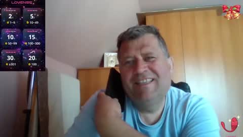 freeboy80180 online show from May 10, 7:35 am