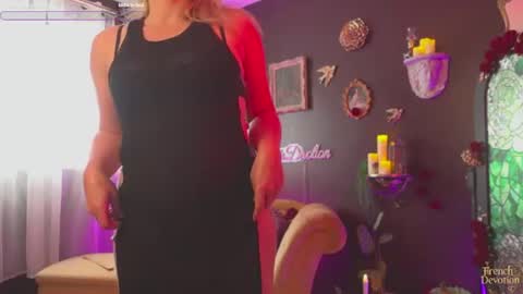 Louise or Lou 3 online show from July 3, 1:17 pm
