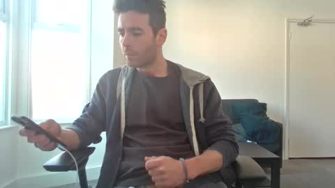Snapshot of frenchbdmaninlondon chatting on April 27, 11:08 am Horny Paul online show from April 27, 11:08 am