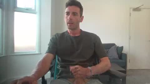 Snapshot of frenchbdmaninlondon chatting on July 6, 12:57 pm Horny Paul online show from July 6, 12:57 pm
