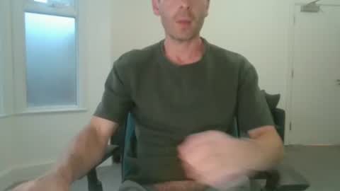 Snapshot of frenchbdmaninlondon chatting on July 6, 8:11 pm Horny Paul online show from July 6, 8:11 pm