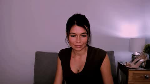 freyanaughty69 online show from May 29, 3:32 pm