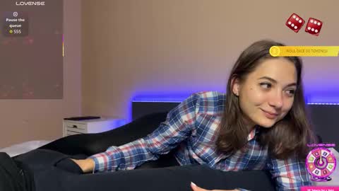 FreyaOliver online show from October 15, 9:15 pm