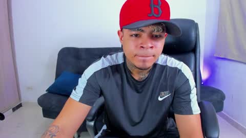 freyva_ online show from July 8, 6:23 pm