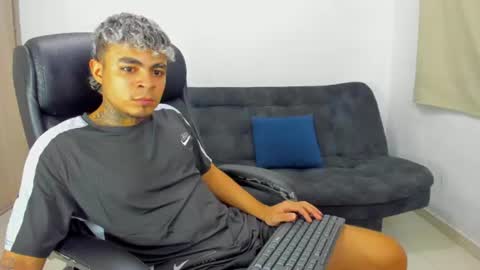 freyva_ online show from July 13, 5:54 am