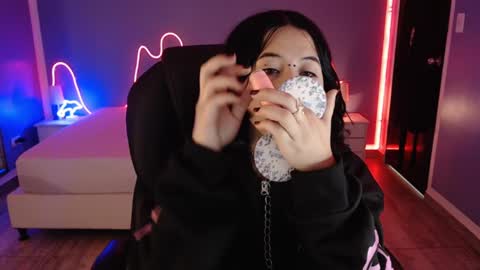 Snapshot of frida_lassi_ chatting on February 11, 12:37 pm frida_lassi_ online show from February 11, 12:37 pm