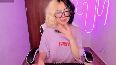 Snapshot of frida_lassi_ chatting on November 13, 8:52 pm frida_lassi_ online show from November 13, 8:52 pm