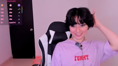 Snapshot of frida_lassi_ chatting on January 11, 10:04 pm frida_lassi_ online show from January 11, 10:04 pm