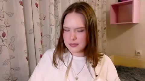 Snapshot of fridagaubert chatting on April 11, 6:01 pm Polly online show from April 11, 6:01 pm