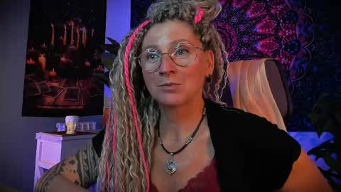 Frida Tander online show from June 7, 5:22 am