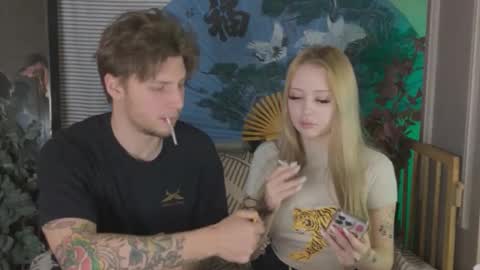 Snapshot of friend_zone_ chatting on February 9, 8:24 pm friend_zone_ online show from February 9, 8:24 pm