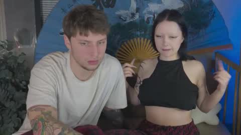 Snapshot of friend_zone_ chatting on February 28, 6:42 pm friend_zone_ online show from February 28, 6:42 pm