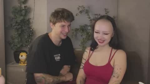 Snapshot of friend_zone_ chatting on March 20, 4:23 pm friend_zone_ online show from March 20, 4:23 pm