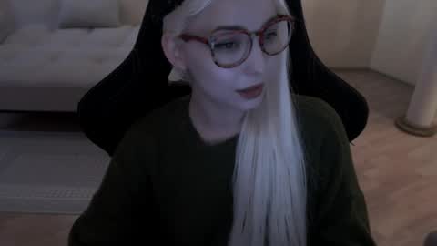 Snapshot of fromsun_forsoul chatting on April 25, 2:47 pm Lilith online show from April 25, 2:47 pm