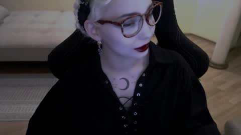 Snapshot of fromsun_forsoul chatting on April 29, 5:52 pm Lilith online show from April 29, 5:52 pm