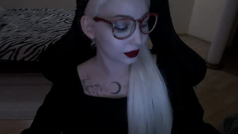 Snapshot of fromsun_forsoul chatting on April 30, 9:30 pm Lilith online show from April 30, 9:30 pm