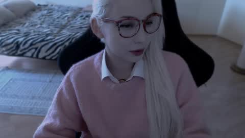 Snapshot of fromsun_forsoul chatting on May 4, 11:39 am Lilith online show from May 4, 11:39 am