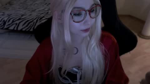 Snapshot of fromsun_forsoul chatting on May 8, 7:46 am Lilith online show from May 8, 7:46 am