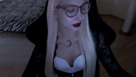 Snapshot of fromsun_forsoul chatting on May 12, 8:44 am Lilith online show from May 12, 8:44 am