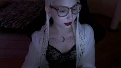 Snapshot of fromsun_forsoul chatting on May 13, 8:23 am Lilith online show from May 13, 8:23 am