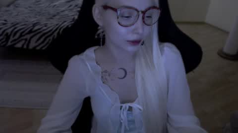 Snapshot of fromsun_forsoul chatting on May 14, 12:12 pm Lilith online show from May 14, 12:12 pm