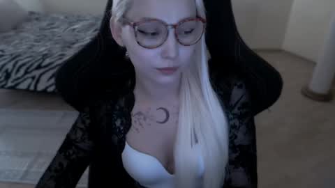 Snapshot of fromsun_forsoul chatting on May 18, 12:00 pm Lilith online show from May 18, 12:00 pm