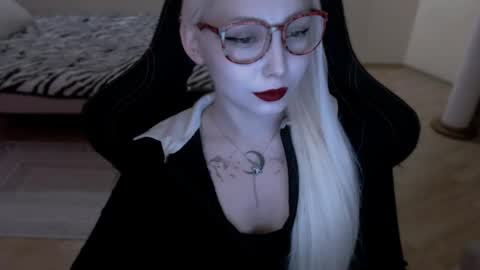 Snapshot of fromsun_forsoul chatting on May 31, 6:31 pm Lilith online show from May 31, 6:31 pm