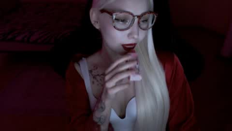 Snapshot of fromsun_forsoul chatting on June 2, 8:00 pm Lilith online show from June 2, 8:00 pm