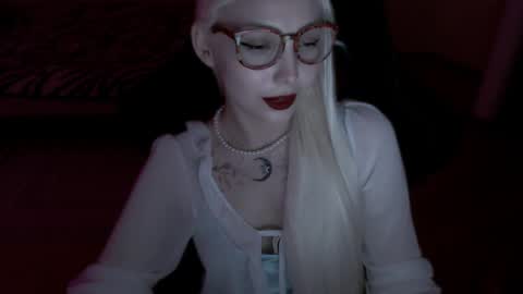Snapshot of fromsun_forsoul chatting on June 4, 8:59 pm Lilith online show from June 4, 8:59 pm