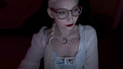 Snapshot of fromsun_forsoul chatting on June 15, 6:21 pm Lilith online show from June 15, 6:21 pm