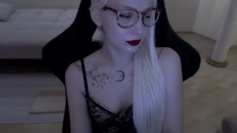 Snapshot of fromsun_forsoul chatting on June 17, 2:51 pm Lilith online show from June 17, 2:51 pm