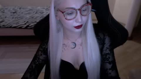 Snapshot of fromsun_forsoul chatting on June 24, 8:52 pm Lilith online show from June 24, 8:52 pm