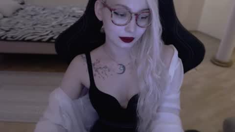 Snapshot of fromsun_forsoul chatting on July 8, 5:17 pm Lilith online show from July 8, 5:17 pm