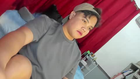 Snapshot of frostbite_69 chatting on October 27, 3:32 am GABBY online show from October 27, 3:32 am