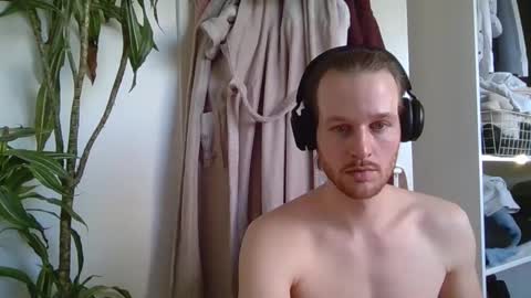 Snapshot of frozenyoga chatting on February 23, 3:51 pm frozenyoga online show from February 23, 3:51 pm