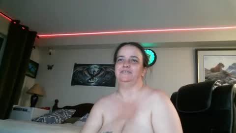 fuzzeychicks38 online show from March 24, 8:52 am